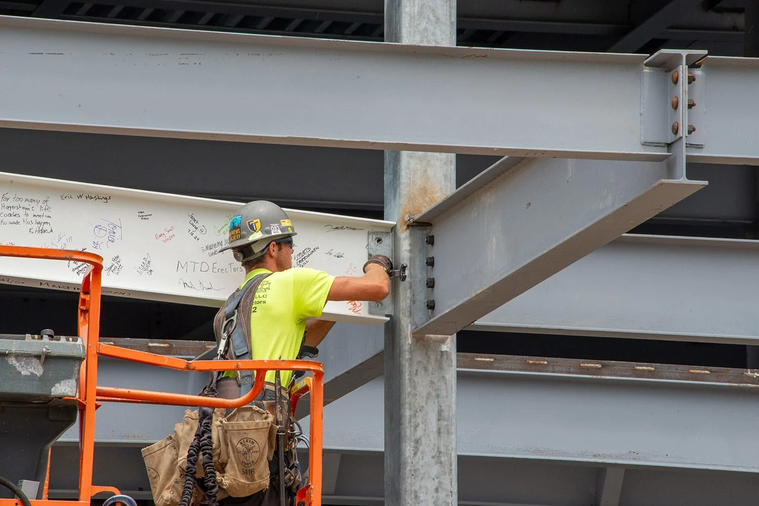 Hagerstown marks halfway point in field house construction with ‘topping-off’ ceremony.